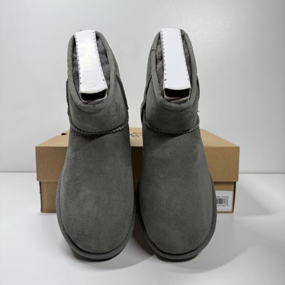 NIB • UGG Women's Classic Mini II Size: 7 - Picture 3 of 6